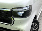 【LEDヘッドライト】悪天候や夜間走行時も良好な視界を確保し安心して運転できる高輝度LEDヘッドライトを装備!点灯速度が早く、消費電力も抑えられています。