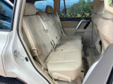 後部座席も気になるようなキズ・汚れやへたり等、大きなダメージはなく、良好な状態です。