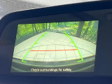 【バックカメラ】駐車時に後方がリアルタイム映像で確認できます。大型商業施設や立体駐車場での駐車時や、夜間のバック時に大活躍!運転スキルに関わらず、今や必須となった装備のひとつです!