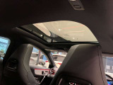 メルセデス・ベンツの定める厳しい基準をクリアしたお車のみをご案内させて頂きます。納車前整備はメーカー規定に基づき100項目以上にも及ぶ点検を熟練のメカニックによって行いご納車させて頂きます。
