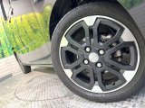 【純正15インチアルミホイール】外観にマッチした純正アルミホイールを装着しております。各種社外アルミホイールや、スタッドレスタイヤも取扱いしております。是非ご相談ください♪
