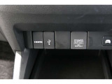 スマートフォンなどの音楽再生が可能なUSB接続ジャック装備車両です♪♪♪