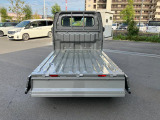 【荷台】角材や板材などの長尺物もラクに運べる頼もしい荷台です。