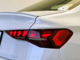 洗練されたデザインのLEDテールランプ