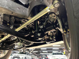 お車を安心してお乗りいただく為には、足回りの定期点検が欠かせません。サービスサポート(有償保証)では無料点検もご提供しており、安心のカーライフをお過ごしいただけるサポート体制が整っています。