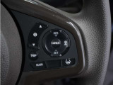 ◆アダプティブクルーズコントロール◆予め設定した車速内でクルマが自動的に加減速。前走車との適切な車間距離を維持しながら追従走行します。【LKAS】車線維持支援システムでステアリング操作を支援。