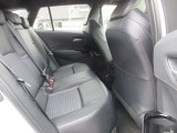 2列目も足元が広々しています。足元が狭い車は乗っていても疲れますよね・・・これだけ広ければ後部座席の方も大満足!皆様で楽しいドライブを!