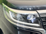 【LEDヘッドライト】悪天候や夜間走行時も良好な視界を確保し安心して運転できる高輝度LEDヘッドライトを装備!点灯速度が早く、消費電力も抑えられています。