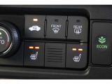 運転席・助手席に2段階の温度調整があるシートヒーターを装備。寒い朝、車に乗り込んですぐにシートヒーターをオン!温かさが広がり、冷たい朝も快適に始まります♪