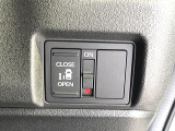 【パワースライドドア】スマートキーや運転席のスイッチでスライドドアの開閉が可能♪電動だから力を入れてドアを開ける必要が無く、小さいお子様でも、重い荷物を持っている時もラクに開け閉めできます♪