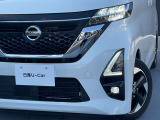 最新式はLEDヘッドランプですね。瞬時に明るい光が夜間の運転をぐっと楽にしてくれますよ。