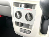 寒い冬も暑い夏も全席に快適な空調を届けてくれる、ダイヤル式エアコンを装備♪