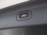 荷物が多い際にも便利なパワートランク機能付き!