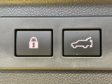 【パワーバックドア】スマートキーや運転席のボタンを押すだけでリアゲートが自動で開閉します!荷物を持っている時や、高い位置にあるバックドアを閉める際に便利な機能です♪
