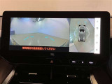 【パノラミックビューモニター】映像で、見づらい車両周辺の確認をアシスト。クルマを真上から見ているような映像を表示。 運転席から確認しにくい車両周囲の状況を把握。