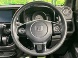 【純正革巻きステアリング】上質な革を使用することで、手にしっかり馴染みとても運転しやすいハンドルです♪