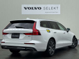 2018年にフルモデルチェンジしたV60は、先代V70に引けを取らないラゲッジスペースとサイズ面での使い勝手の良さを継承。