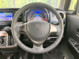 インテリアに合わせたデザインのステアリングは、運転される方のことも考え、運転しやすい形状、大きさです。是非一度、実際に触ってお確かめください。