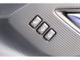 運転席のポジションを2つ、記憶させることができます。ボタンを押すと設定したポジションに電動で移動します。