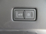 オートマチックテールゲートは運転席・リモコンからも操作可能です。高さの設定も自由に出来ます。