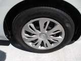 15インチ純正フルホイールキャップ搭載車です。