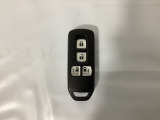 スマートキー付きですからドアロックの開閉およびエンジンスタートが楽々です。電動スライドドアの開け閉めもボタンで操作できます。
