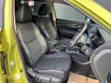 【運転席シート】開口部が広いので乗り降りしやすいです。