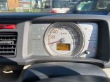 整備スタッフは国家資格を持つプロの整備士です。車検の受入/中間/完成検査と保安基準発行のすべても自社で行います。