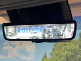 【デジタルインナーミラー】後席の大きな荷物や同乗者で後方が確認しづらい時でも安心!カメラが撮影した車両後方の映像をルームミラー内に表示。クリアな視界で状況の確認が可能です!