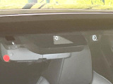 【トヨタセーフティセンス】走行中に前方の車両等を認識し、衝突しそうな時は警報とブレーキで衝突回避と被害軽減をアシスト。より安全にドライブをお楽しみいただけます。