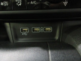 便利な充電用USBジャックも付いています。