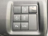 【スマートアシスト】走行中に前方の車両等を認識し、衝突しそうな時は警報とブレーキで衝突回避と被害軽減をアシスト。より安全にドライブをお楽しみいただけます。