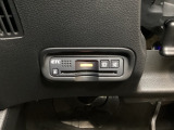 ハンドルの左下にETCがついています。高速道路の料金所の通過も楽々です!。 カードの取り出しもしやすい場所についています。