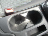 運転席助手席で使用できるドリンクホルダーです。