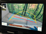 【バックカメラ】駐車時に後方がリアルタイム映像で確認できます。大型商業施設や立体駐車場での駐車時や、夜間のバック時に大活躍!運転スキルに関わらず、今や必須となった装備のひとつです!