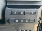 各種安全装置のスイッチが、運転席右側に配置されております。