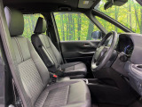 運転席シート廻りは使用感も少なく、良好な状態となっています。前オーナー様が丁寧に使っていたことがよくわかりますね。