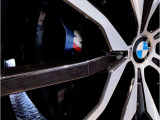 【BMWアロイホイル】軽量かつ強度に拘ったアロイホイル。走行性能ポテンシャルを引き出す設計。車の足元を引き締めてくれる大きなポイントはアロイホイルです。
