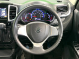 インテリアに合わせたデザインのステアリングは、運転される方のことも考え、運転しやすい形状、大きさです。是非一度、実際に触ってお確かめください。