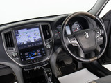 使いやすさや安全性を追求したステアリング周り!高級車ゆえにスイッチ類が多いのも特徴ですね!考え尽くされた配置ですぐに使いこなす事が出来ますのでご安心下さい!是非、体感してみて下さい!!
