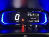 見やすいデジタルメーターを採用。ひと目で速度がわかるので、安全運転に努めて下さい!