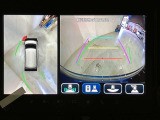パノラミックビューモニター付きです。車両を上から見たような映像をディスプレイオーディオ画面に表示。運転席からの目視だけでは見にくい、車両周辺の状況をリアルタイムでしっかり確認できます。