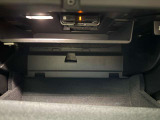 グローブボックス内にETC車載器を搭載しております。