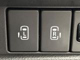 【両側スライドドア】駐車場で隣の車との間隔が狭く乗りにくい時、スライドドアなら安心!ドアオープン時も幅を取らず、開口部が広いので乗り降りがとっても簡単です。大きな荷物の出し入れも後席から可能♪