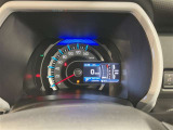視認性に優れたメーターを採用しており、走行中でも車速や情報が分かりやすく表示されます。運転時の視線移動をむりのない範囲に抑え、快適で安心感のあるドライブをサポートします。