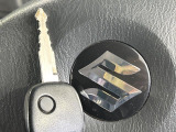 【キーレス】少し離れた場所からでもボタン一つでドアの開錠・施錠ができるのでとっても便利!ドアの鍵穴周りに傷をつけることもありません♪