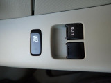 前席の窓の開閉は電動になりますので、便利ですよね。