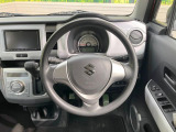 インテリアに合わせたデザインのステアリングは、運転される方のことも考え、運転しやすい形状、大きさです。是非一度、実際に触ってお確かめください。