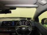 ドライバー目線で、使いやすく安全操作性と良好な視界を実現した運転席です。