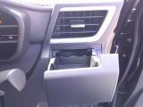 ドリンクホルダーが運転席・助手席に付いています